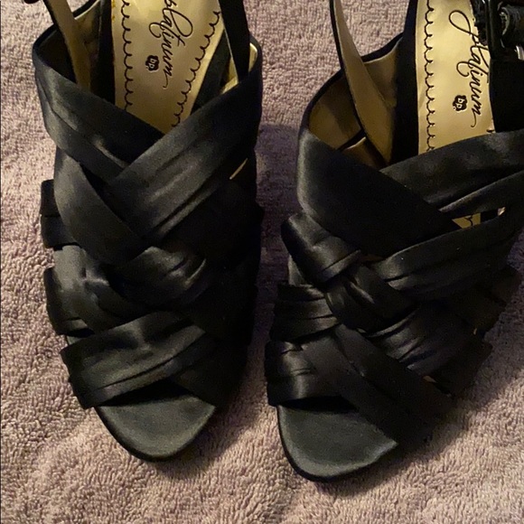 Platinum bp black heels with strap. Size 5 - Picture 5 of 5